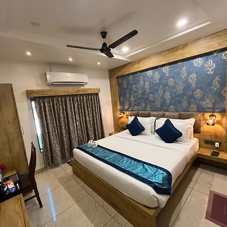 Clarks Collection Somnath Hotel Exterior photo